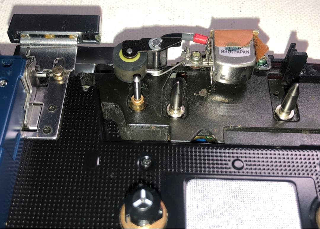 ジャンク品(通電)TPS-L2 ソニー初代カセットウォークマンJ