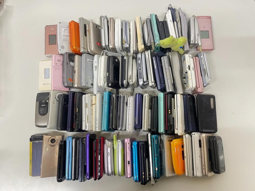 個◇ガラケー 約77台 まとめ ジャンク 携帯 部品取り 約9㎏