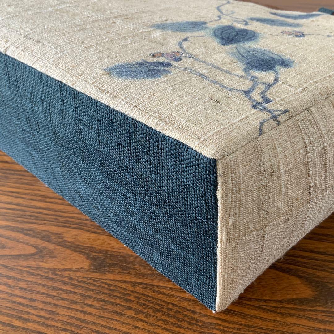 紬帯　藍色の蔓と葉と実　リメイク　山葡萄ハンドルバッグ