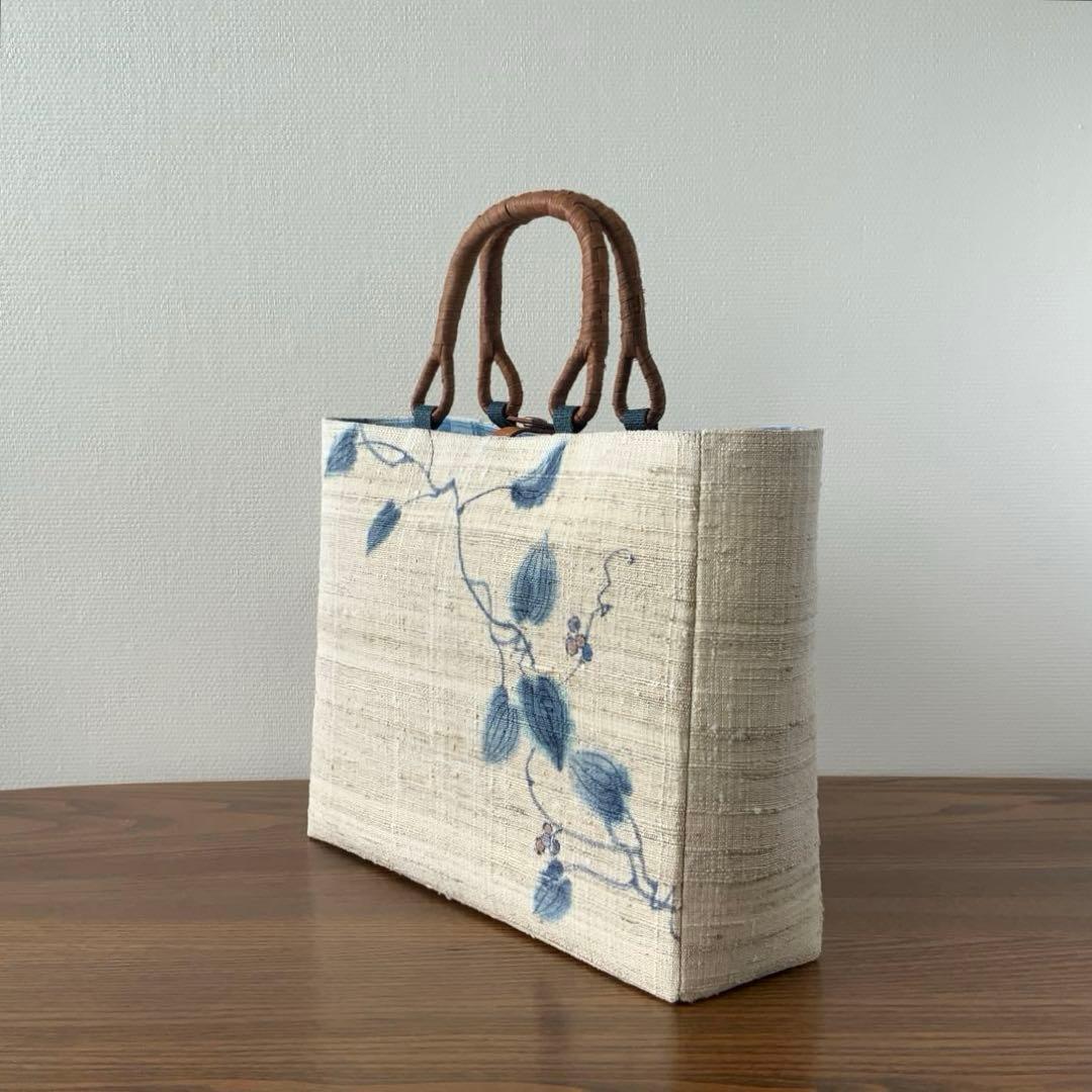 紬帯　藍色の蔓と葉と実　リメイク　山葡萄ハンドルバッグ