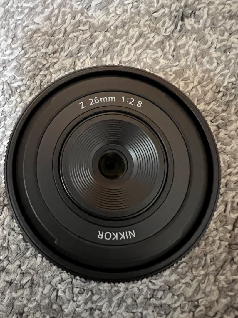 超薄型・高描写の単焦点NIKKOR Z 26mm f/2.8（美品）