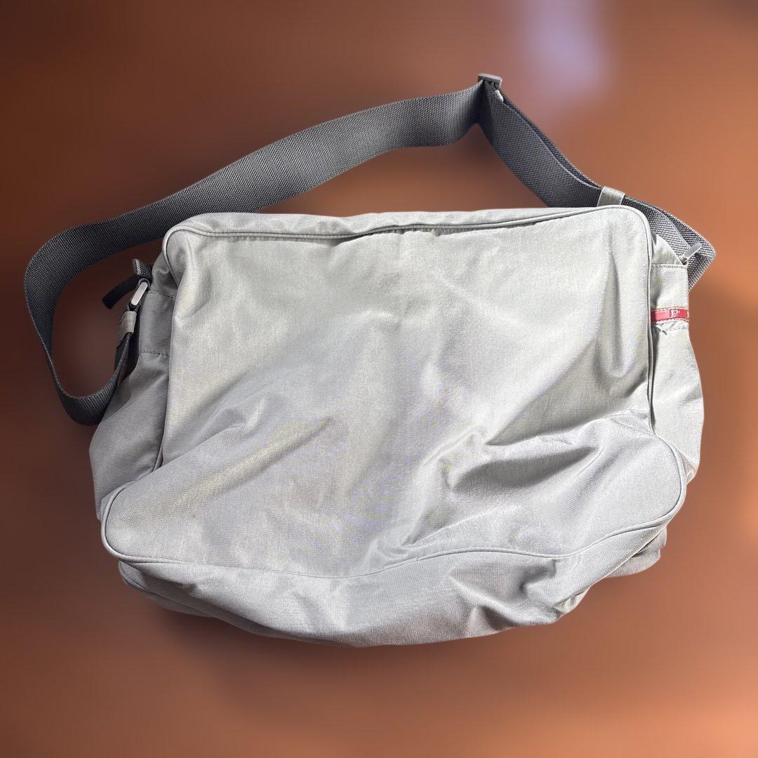 PRADA スポーツグレー ショルダーバッグ