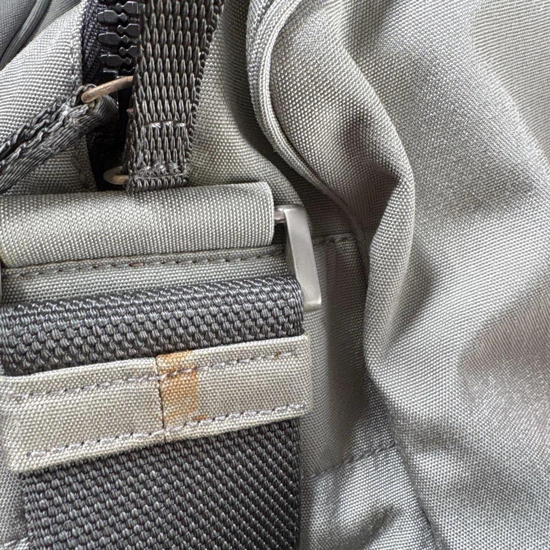 PRADA スポーツグレー ショルダーバッグ