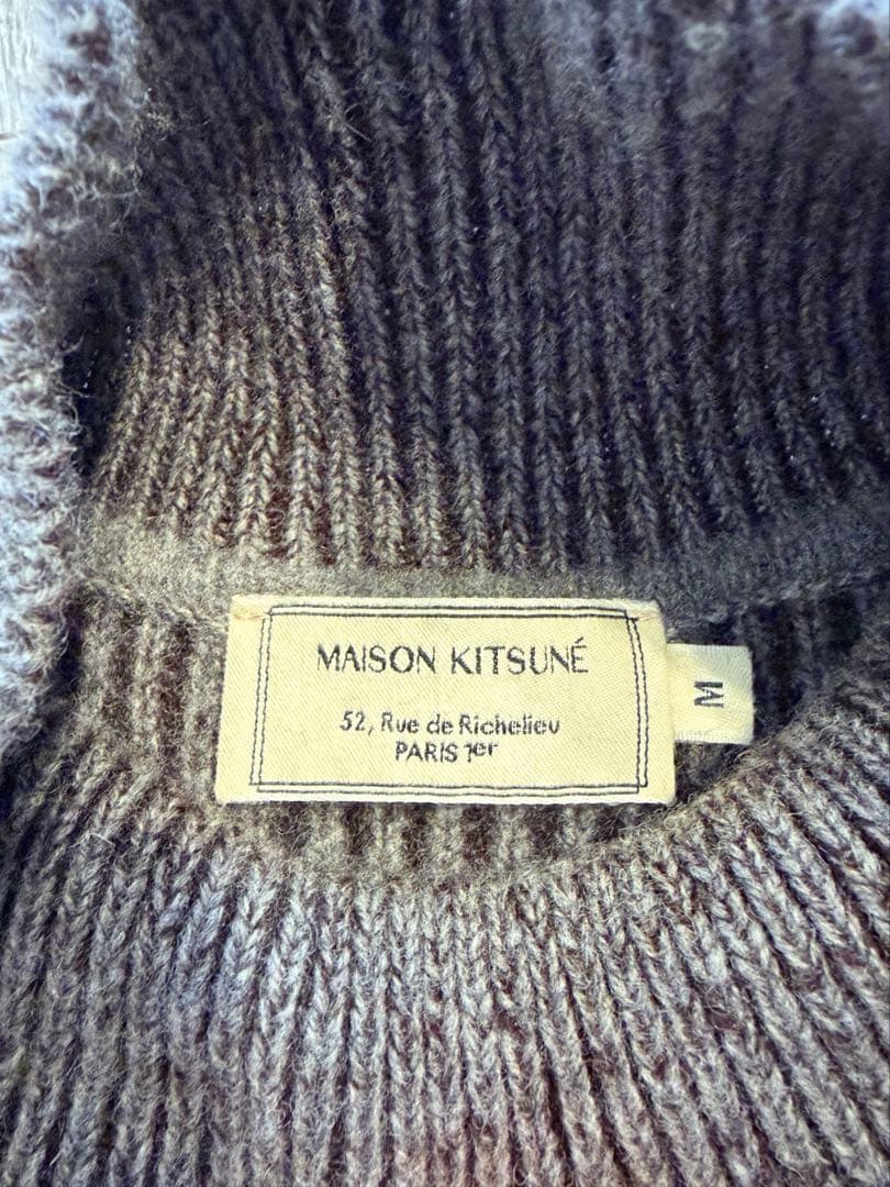 メゾンキツネ　ハイネックニット