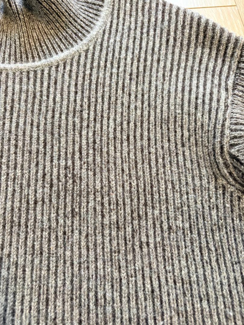 メゾンキツネ　ハイネックニット