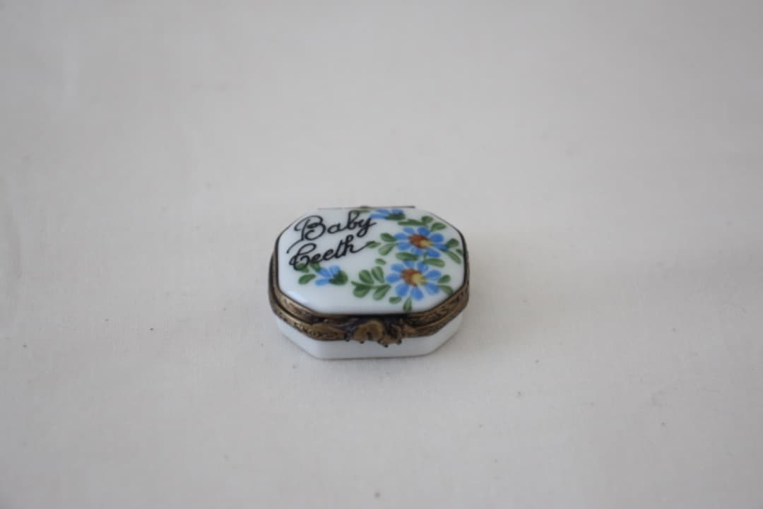 フランス　リモージュボックス　Baby Teeth　小物入れ