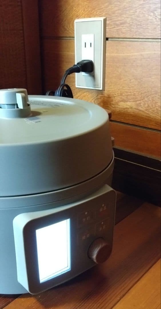 アイリスオーヤマ　未使用の電気圧力鍋3.0L グレー 付属品あり