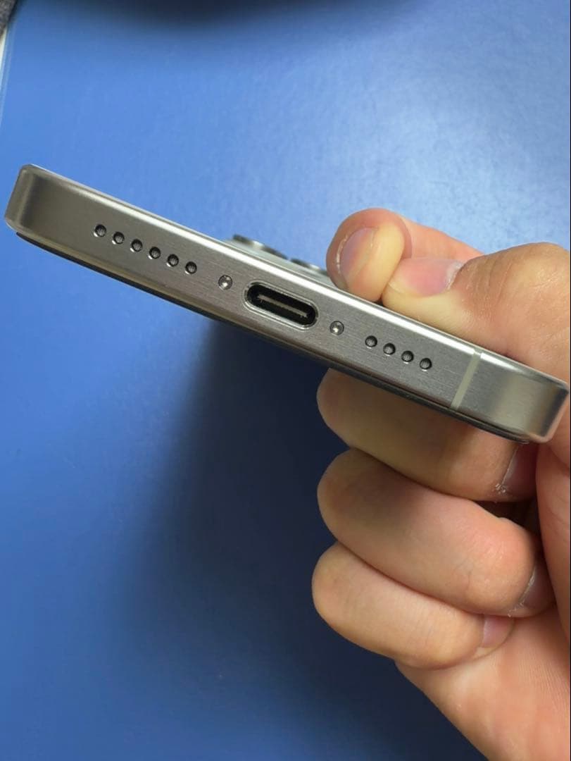 iPhone 15 Pro Max 256gb 値下げ可　海外版