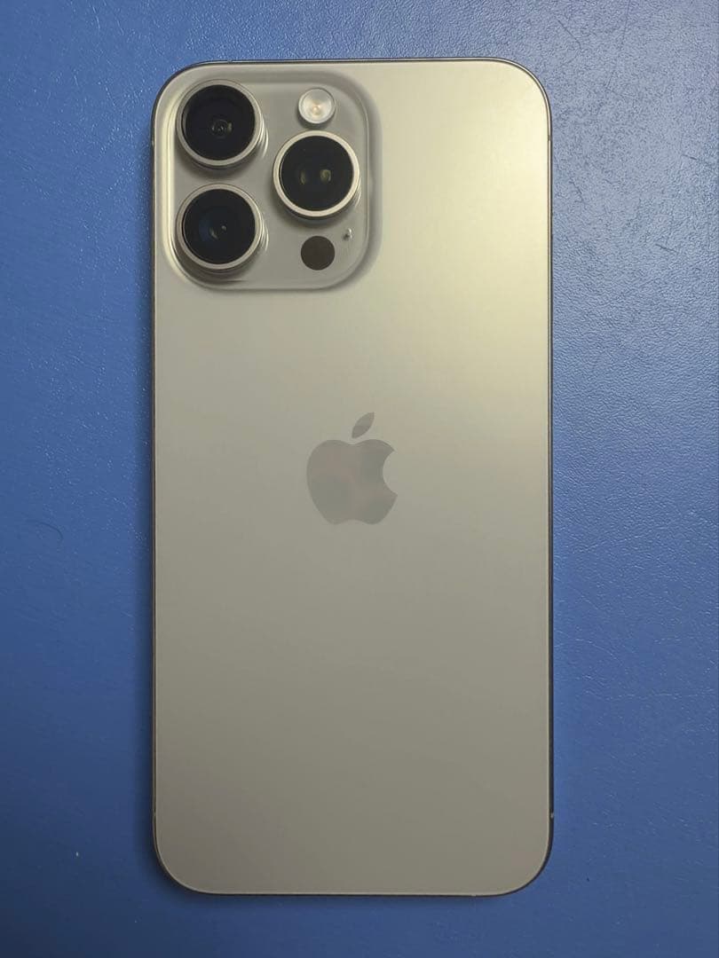 iPhone 15 Pro Max 256gb 値下げ可　海外版