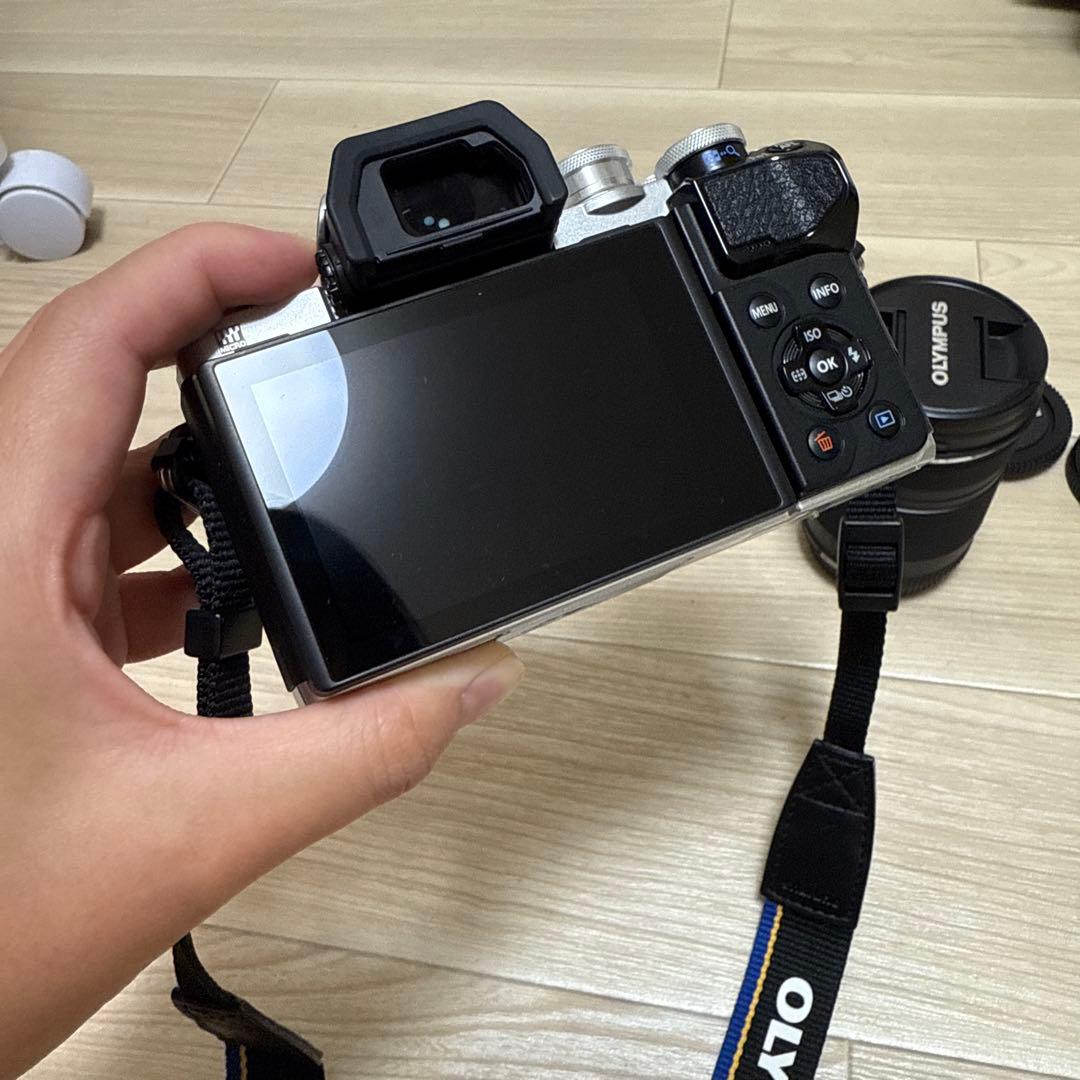OLYMPUS E-M10 Mark III 本体　レンズ2本　一式