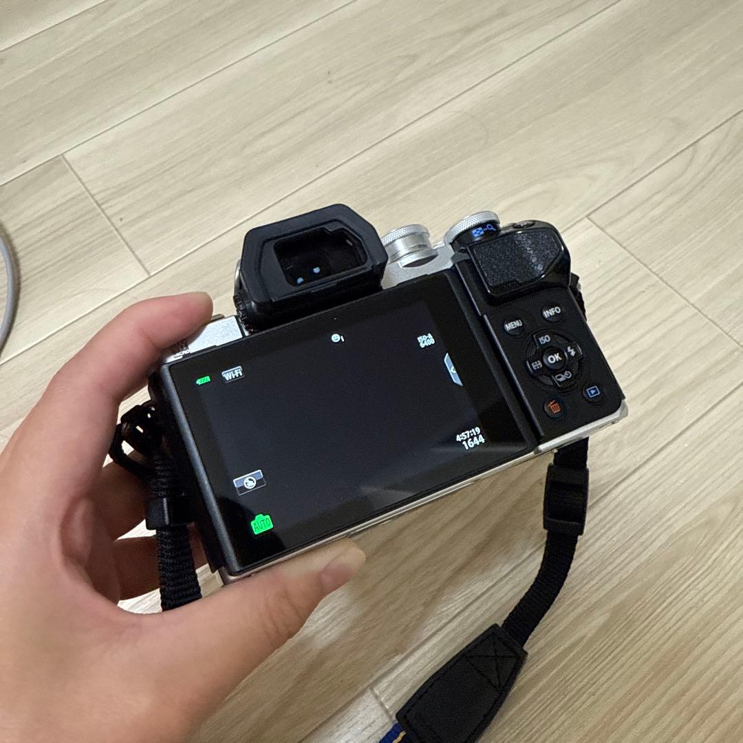 OLYMPUS E-M10 Mark III 本体　レンズ2本　一式