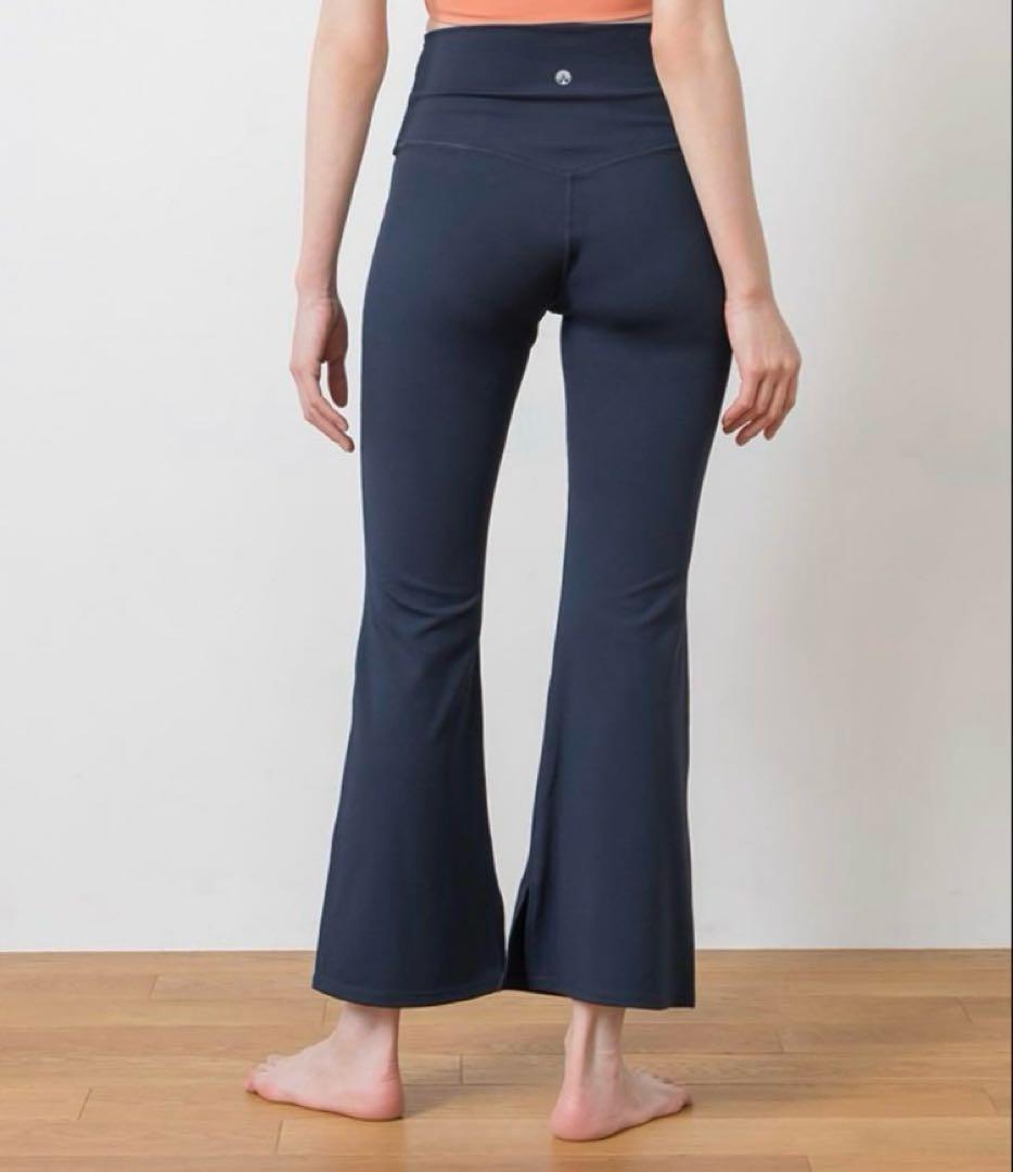 【SUKALA】　ベーシックフレアパンツ Sサイズ ネイビー