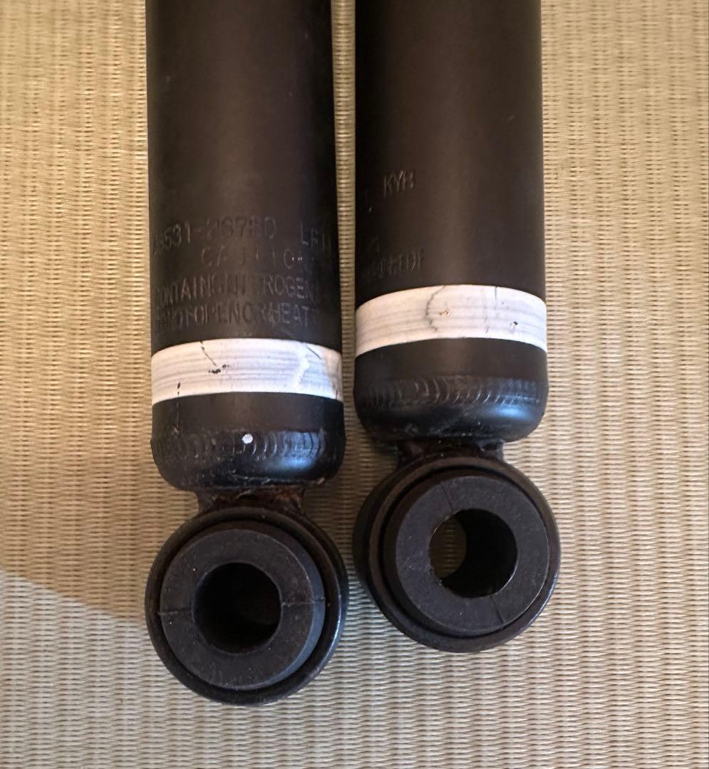 【限定値下げ】TOYOTA　ハイエース200系　純正ショックアブソーバー 4本