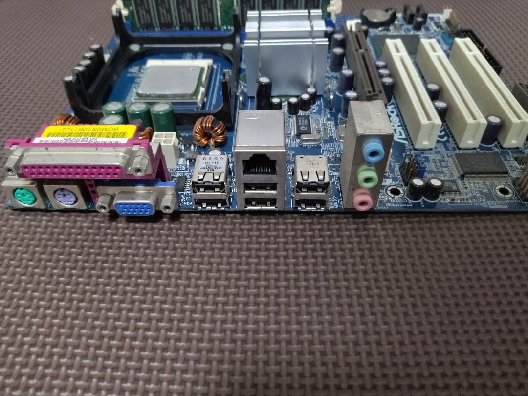 ASRock P4i65G マザーボード　pentium2.4ghz メモリ付き