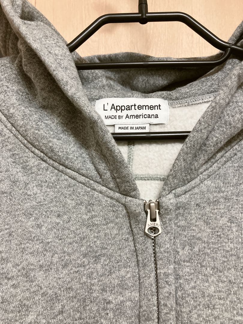 アパルトモンAMERICANA WIDE FULLZIP HOODIE