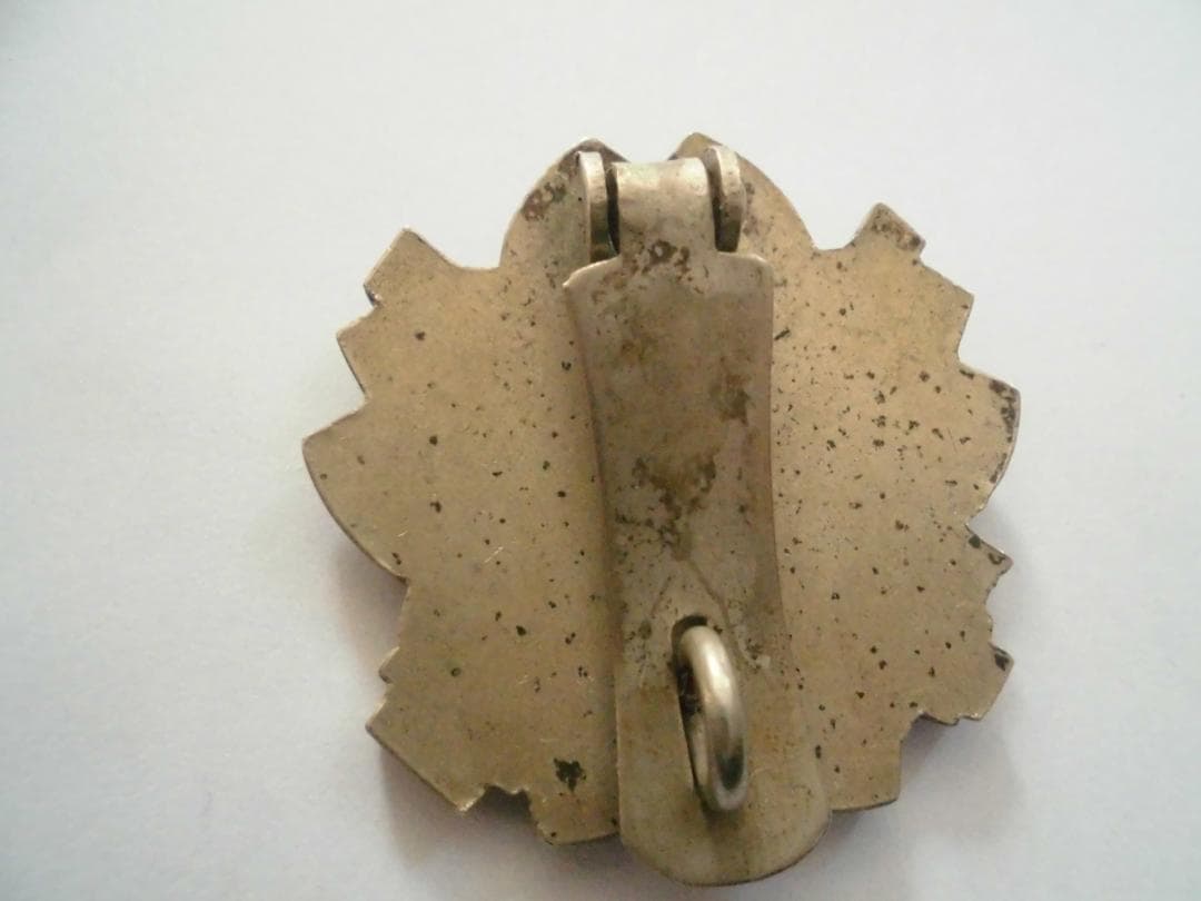 桜の花びら型メダル　　旧日本軍の歩兵速射砲射撃徽章