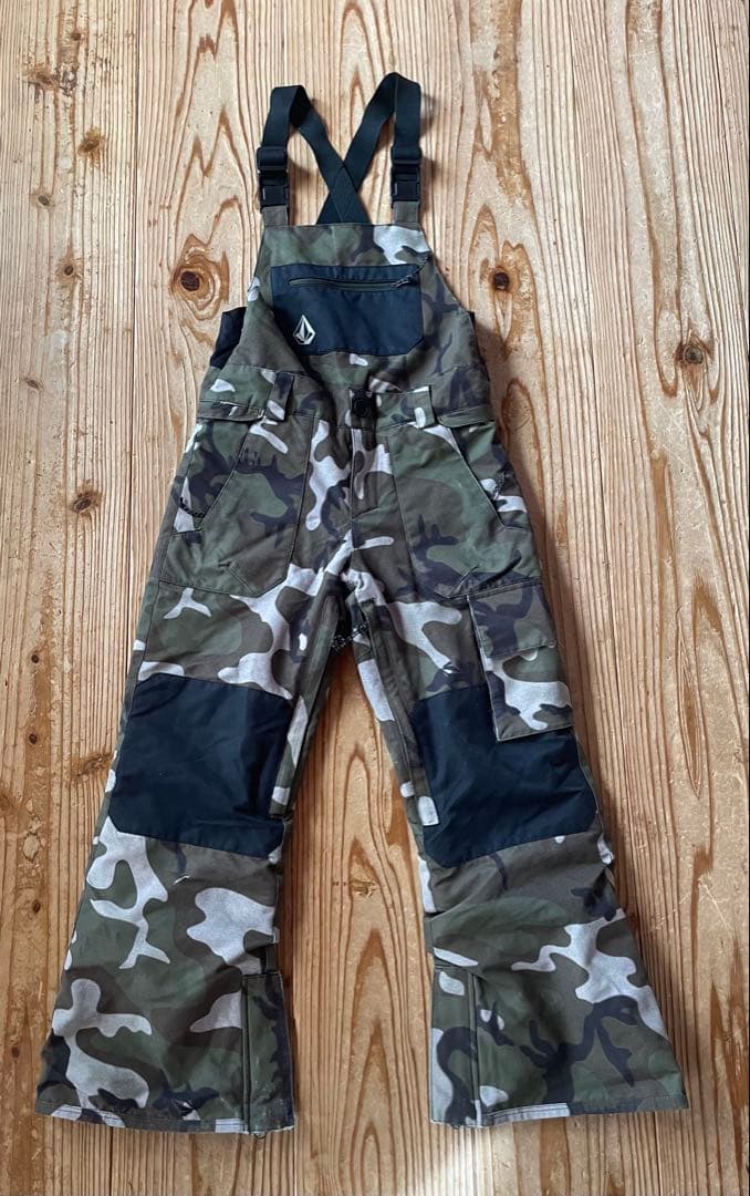 お値下げしました！VOLCOM スノーウェアキッズXS