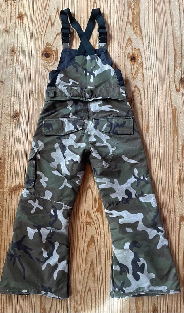 お値下げしました！VOLCOM スノーウェアキッズXS