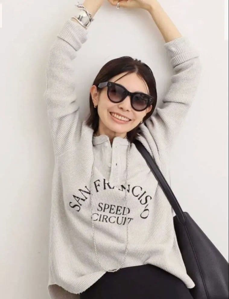 GOOD GRIEF！SFSC PRINTED HENLEYNECK TOP