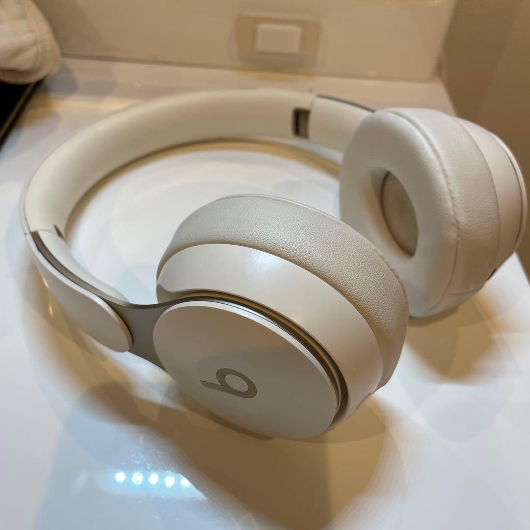 Beats Solo Pro Wireless ノイズキャンセリングヘッドホン