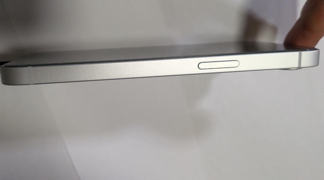 Apple iPhone 16e 128GB ホワイト