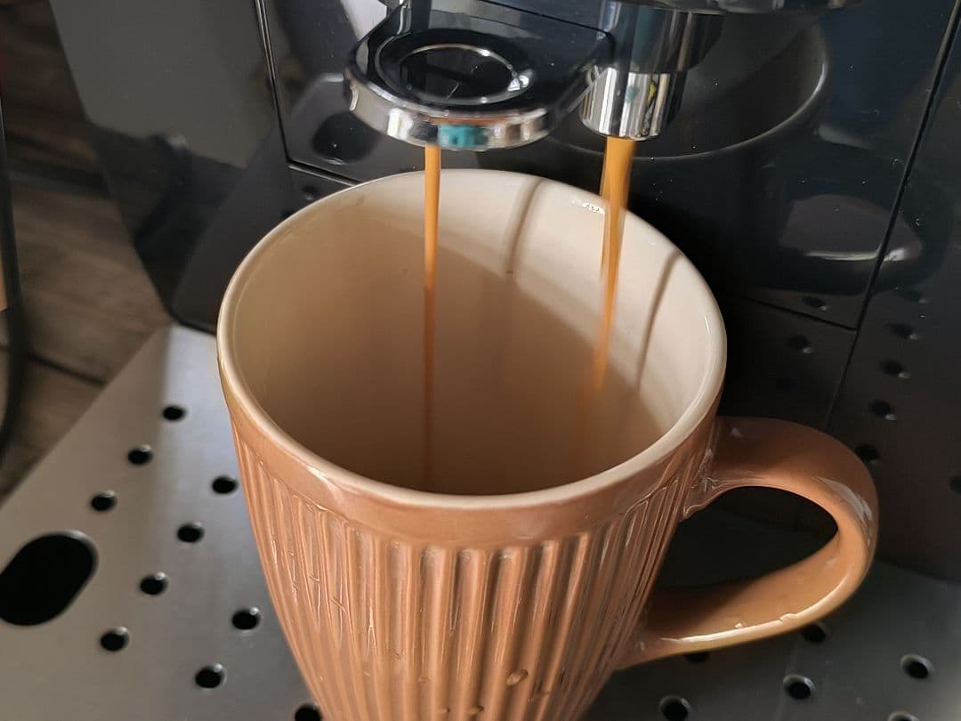 デロンギ　コンパクト全自動コーヒーマシン　マグニフィカS　ECAM22112B