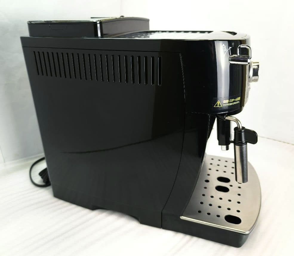 デロンギ　コンパクト全自動コーヒーマシン　マグニフィカS　ECAM22112B