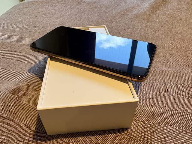 Apple iPhone XS Max ゴールド