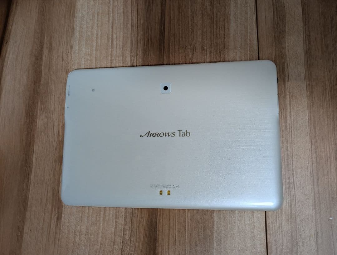 Arrows Tab F‐05E　シルバー 充電器付き