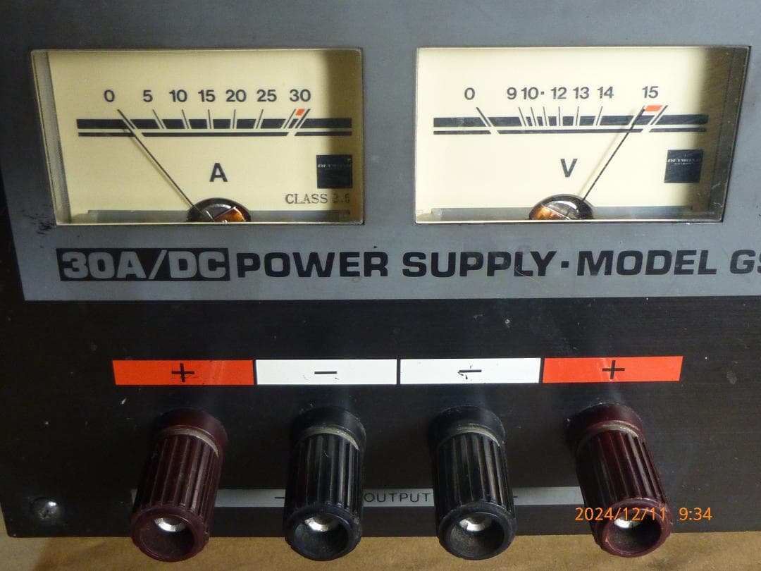 最安販売中　DIAMOND　30Aの大容量　巨大トランス安定化電源