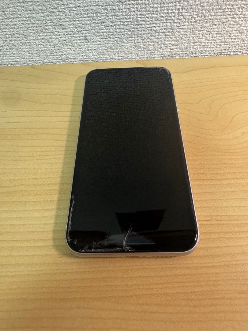 Apple iPhone XR ホワイト 画面ひび割れあり