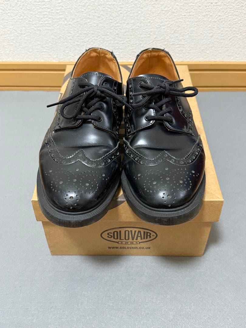 週末価格　ソロヴェアー ブローグ ウイングチップ　ドクターマーチン 外羽根