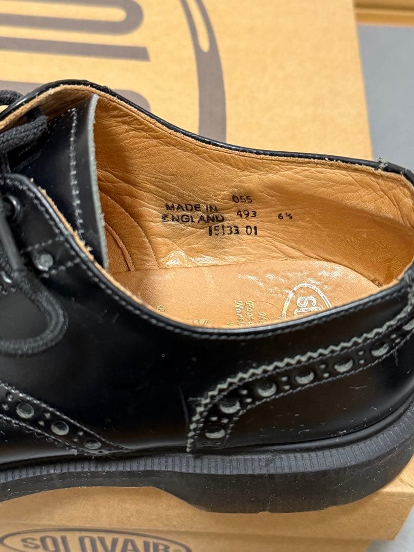 週末価格　ソロヴェアー ブローグ ウイングチップ　ドクターマーチン 外羽根