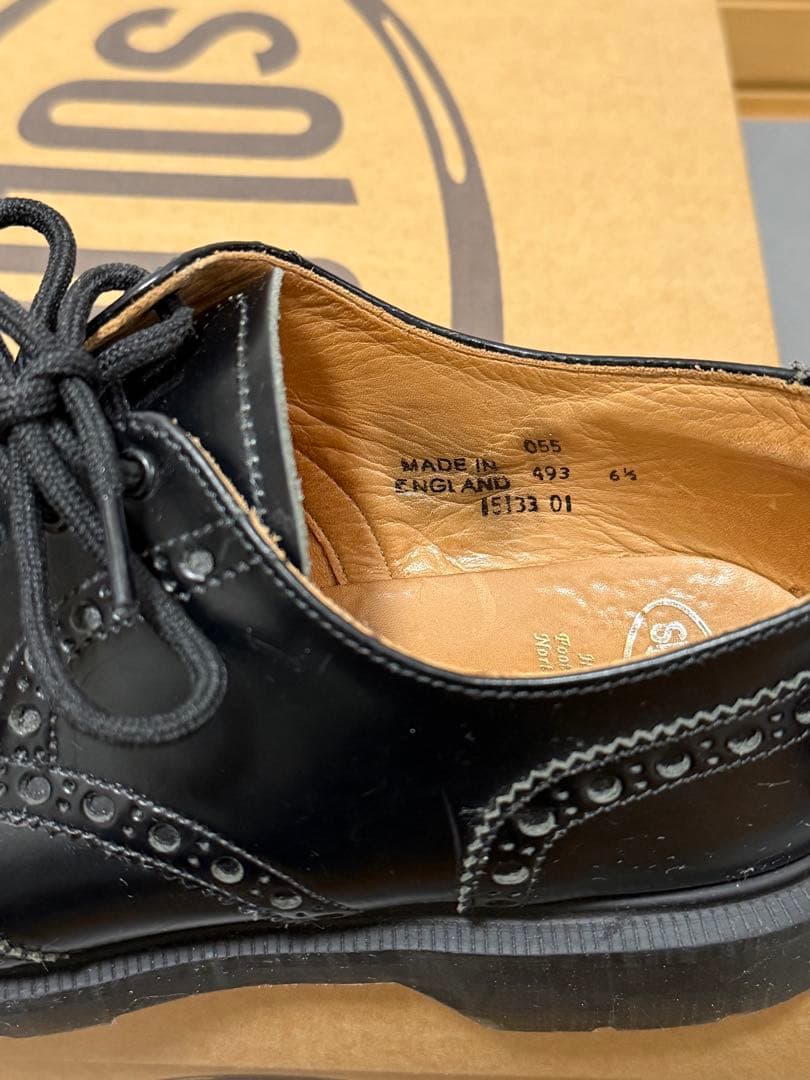 週末価格　ソロヴェアー ブローグ ウイングチップ　ドクターマーチン 外羽根