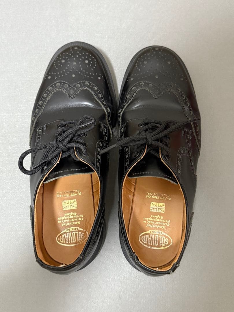 週末価格　ソロヴェアー ブローグ ウイングチップ　ドクターマーチン 外羽根