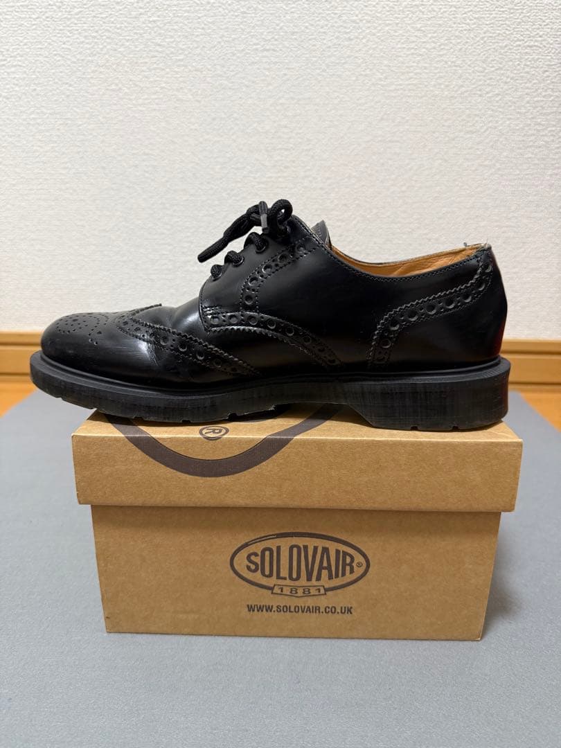 週末価格　ソロヴェアー ブローグ ウイングチップ　ドクターマーチン 外羽根