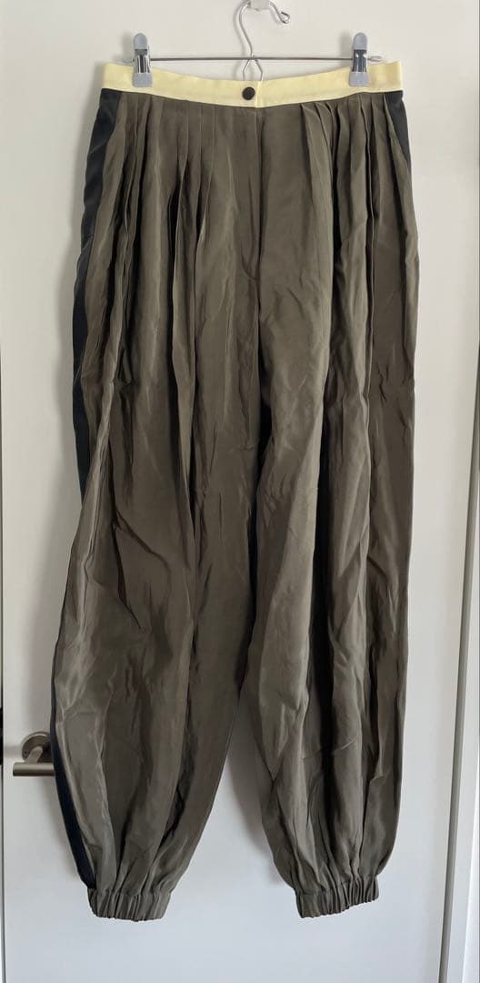 【akane utsunomiya 】 バルーンパンツ