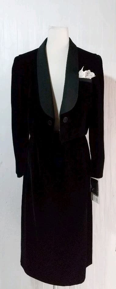 未使用品ROMANCEE/高級ベルベット アゲハラ　スカートスーツ黒