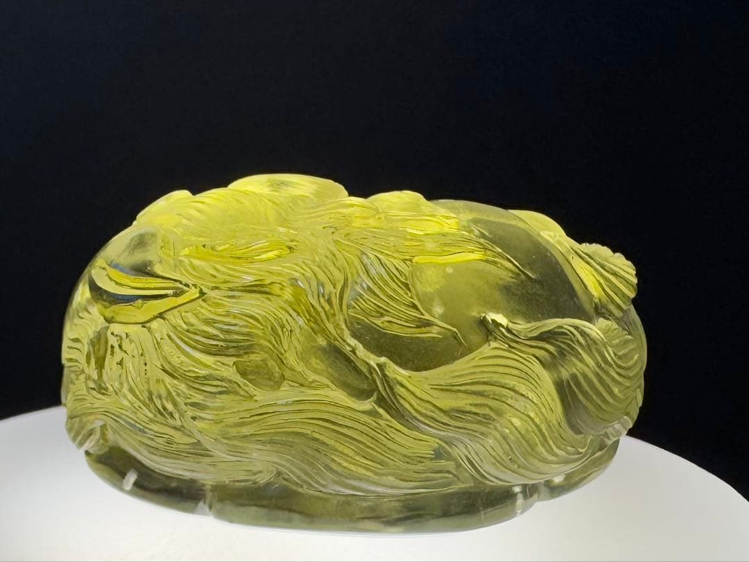 リビアングラス　九尾の狐 手彫り 置物