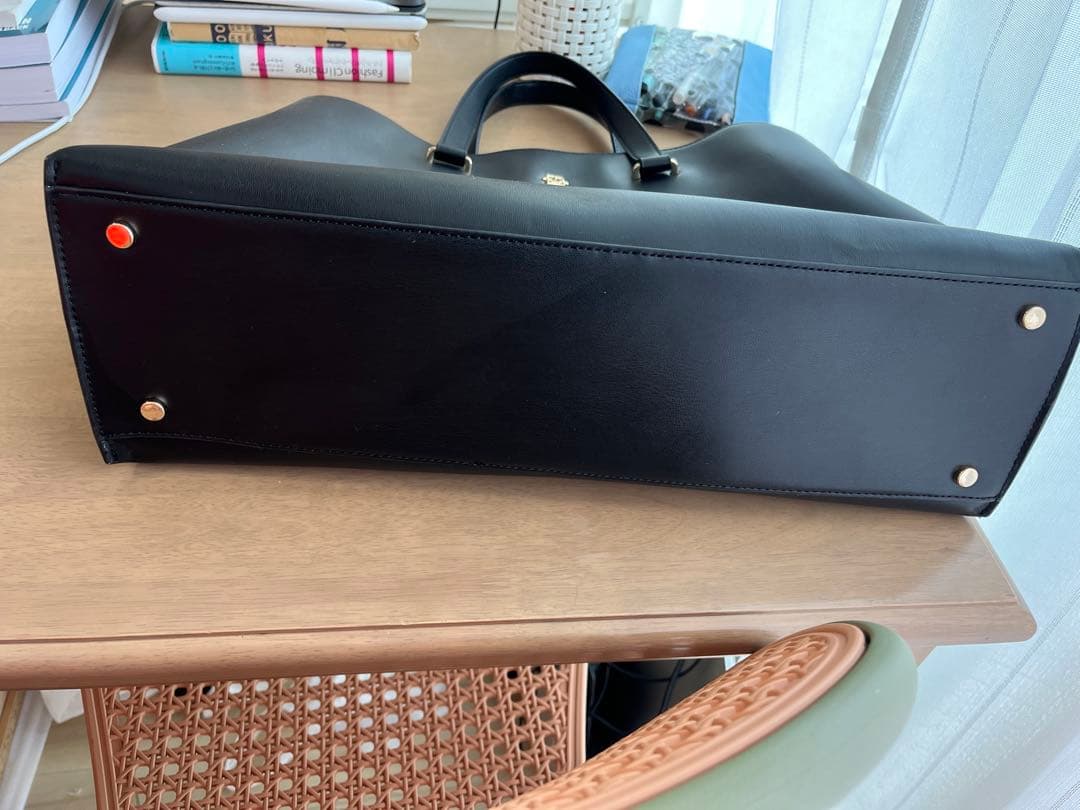 【美品】トミー・ヒルフィガー ブラック ビジネスバッグ　（laptop入ります）