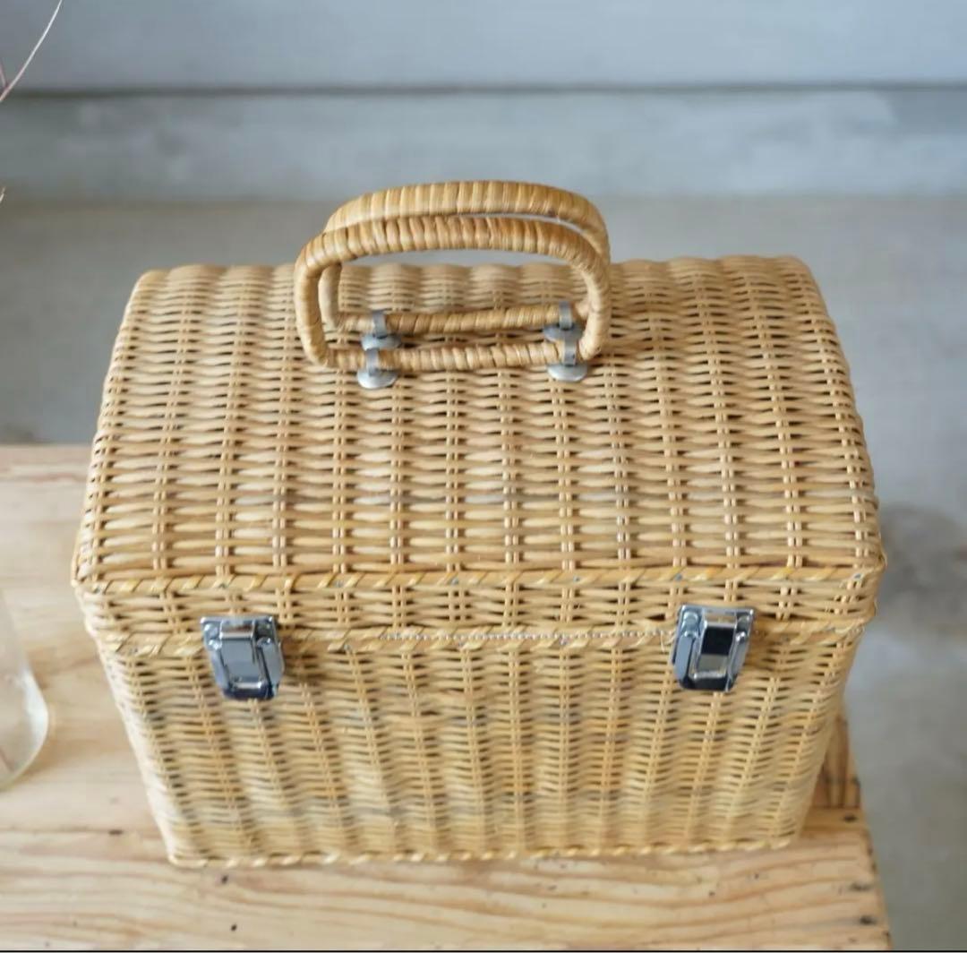 ヴィンテージ の籐あみのバスケット