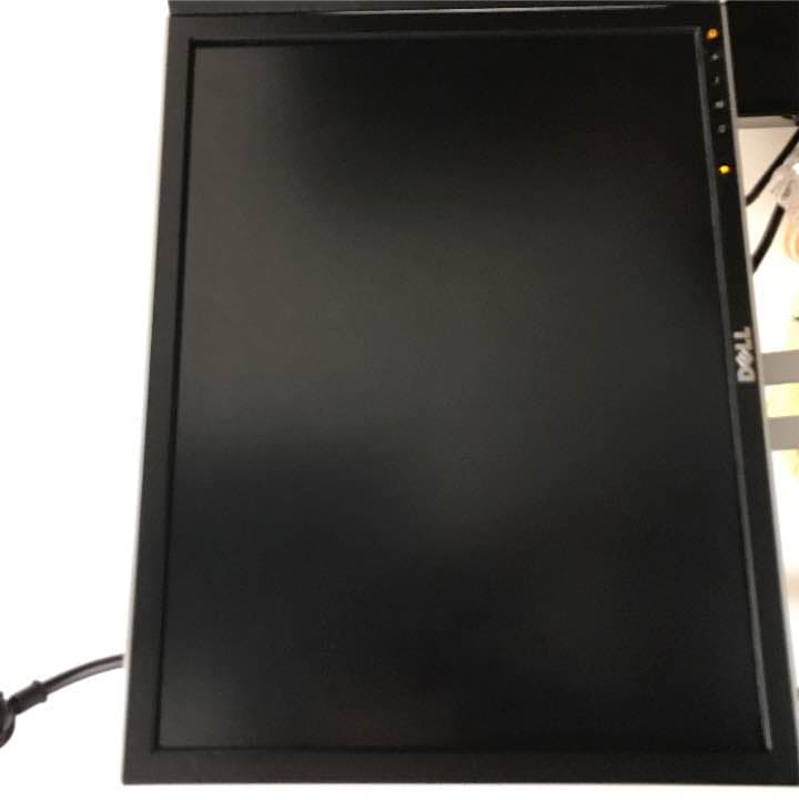dellのディスプレイ×3です！