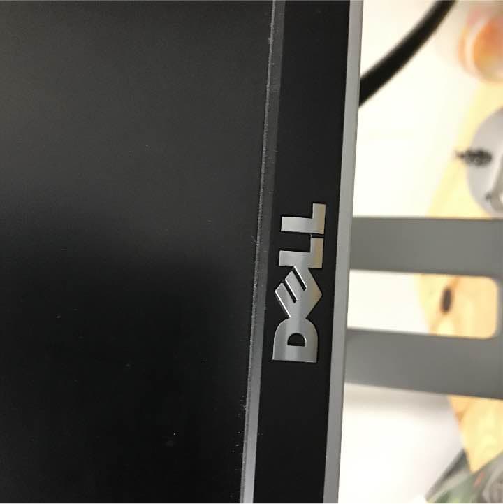 dellのディスプレイ×3です！