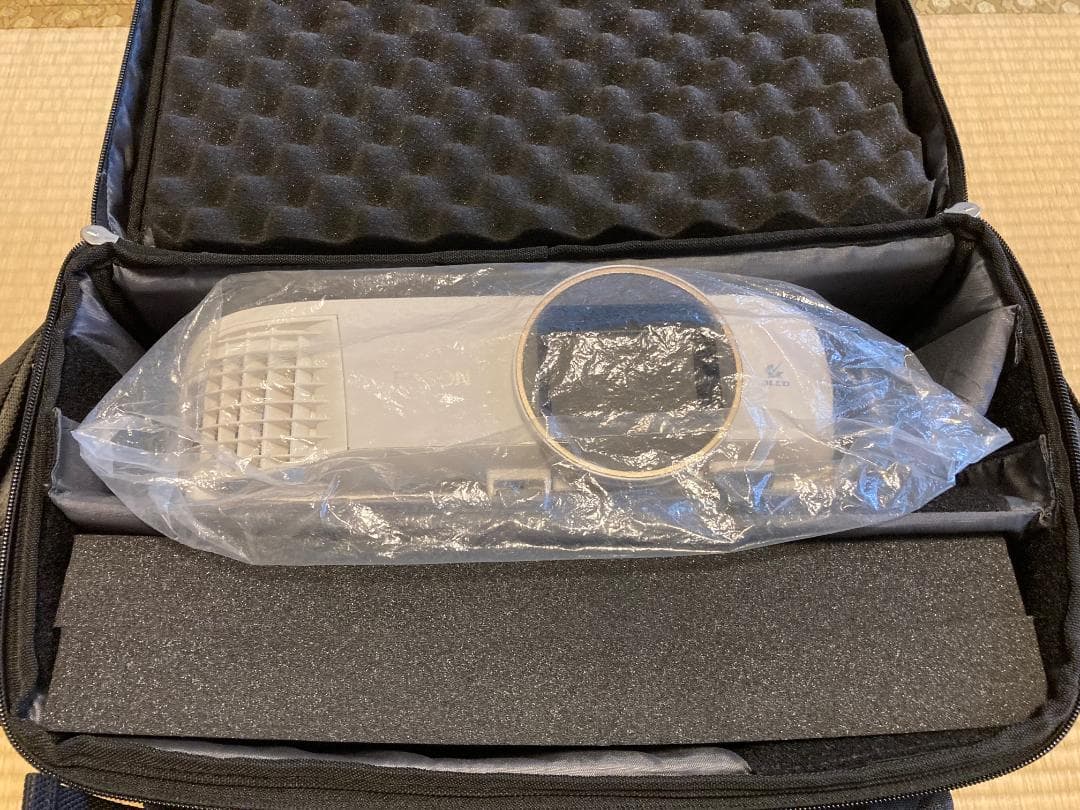 EPSON ホームシアターEH-TW5650＋バッグ＋３Dメガネ