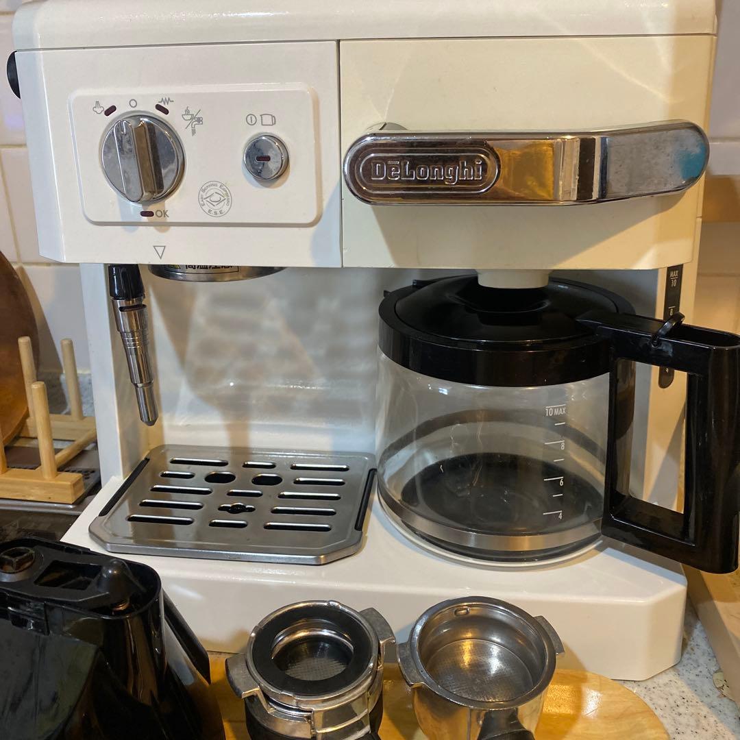 DeLonghi エスプレッソマシン 本体と付属品