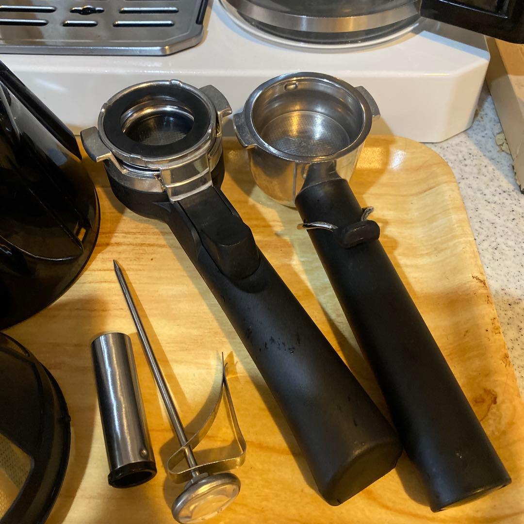 DeLonghi エスプレッソマシン 本体と付属品