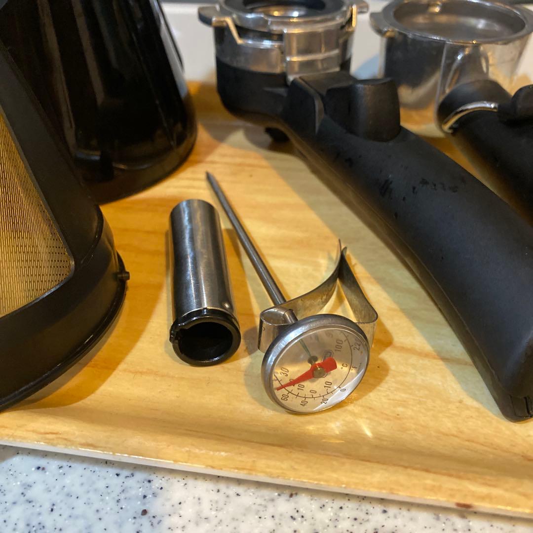 DeLonghi エスプレッソマシン 本体と付属品