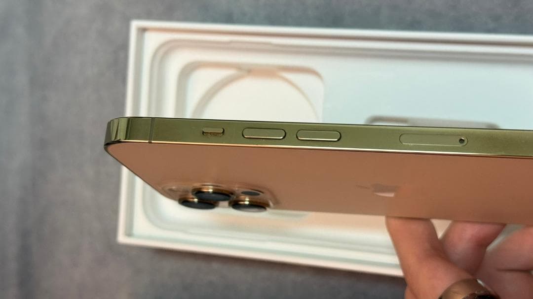 iPhone 12 Pro Max 128GB ゴールド – 美品