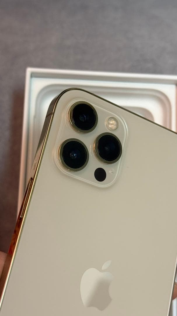 iPhone 12 Pro Max 128GB ゴールド – 美品