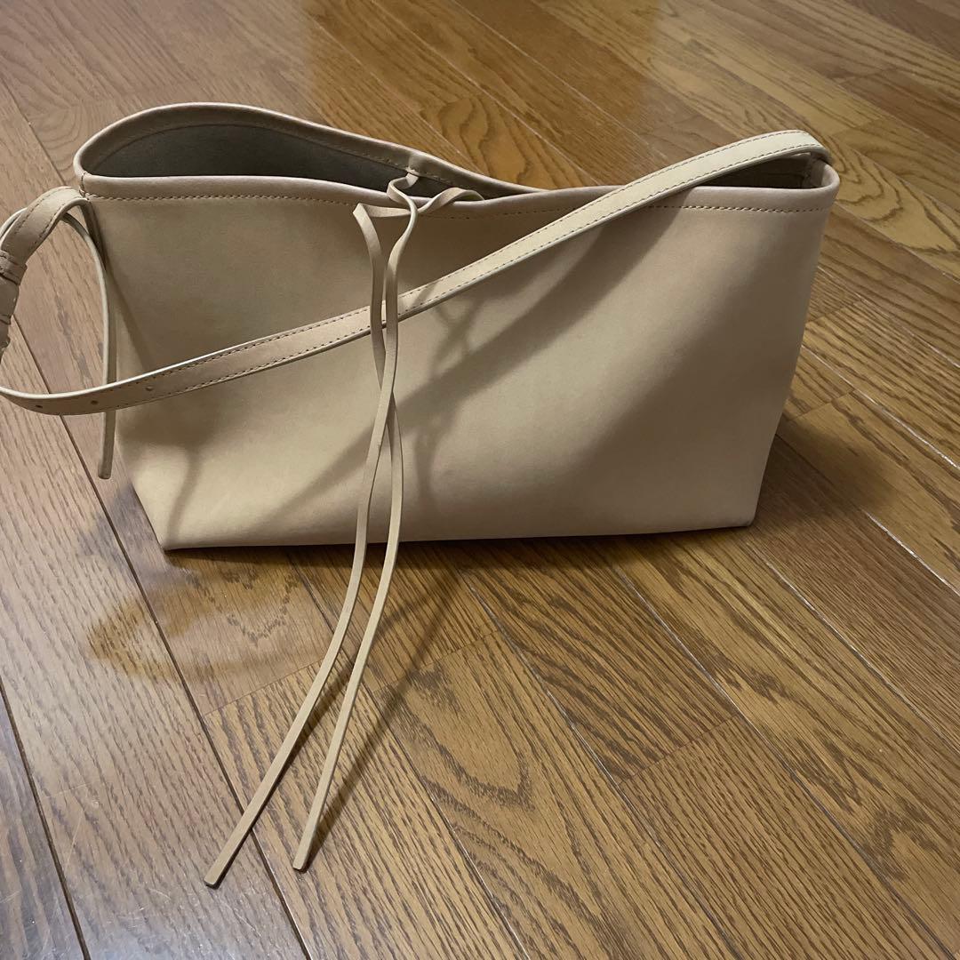 ETRE TOKYO 完売ナローショルダーランドスケープレザーバック